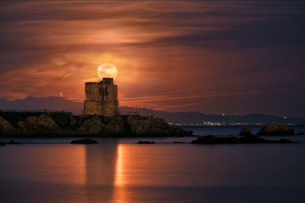 Luna Torre de la Sal